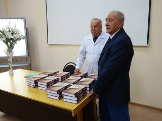 Рис. 2  Профессора Гиршин Соломон Григорьевич (справа) и Скороглядов Александр Васильевич (слева).